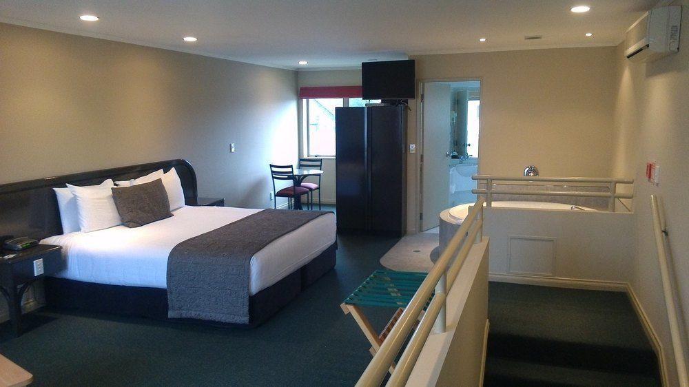 Cornwall Motor Lodge Palmerston North Exterior photo